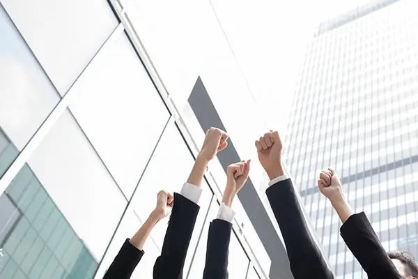 几内亚那边的人到青海旅游多少公里